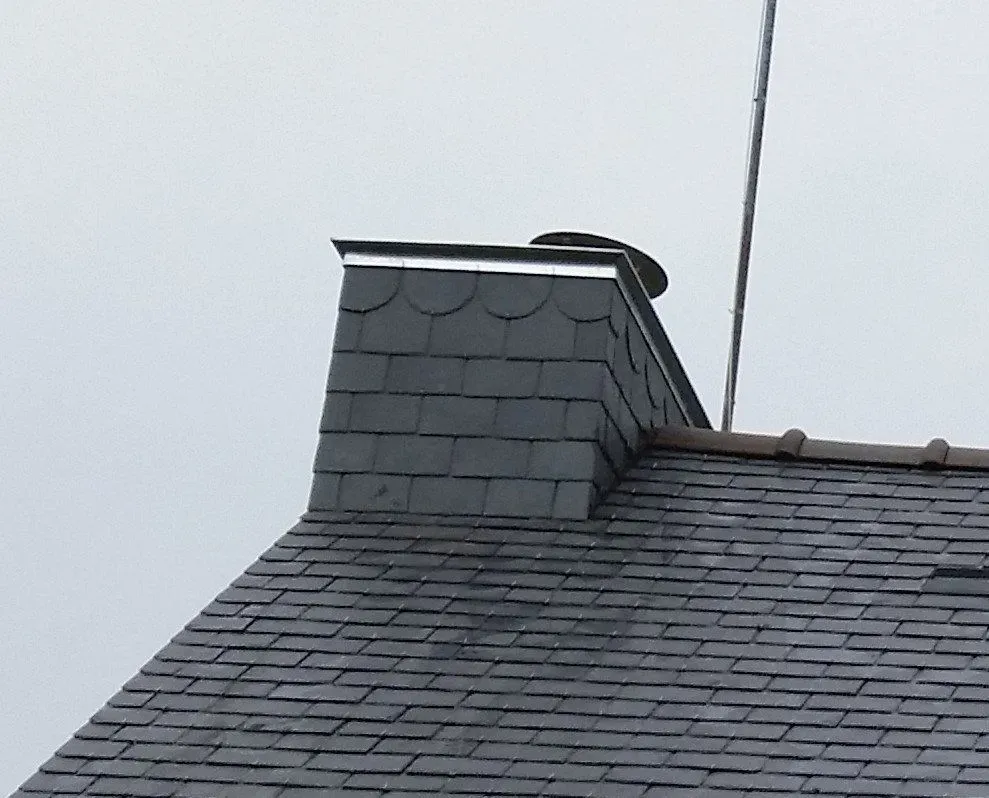 pose d'ardoises à Saint-Méen-le-Grand